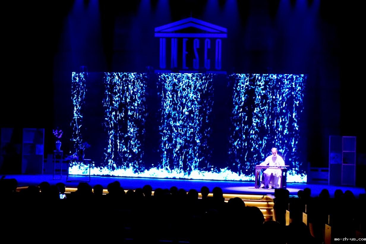 吴寒在联合国教科文总部一号大厅(法国巴黎)